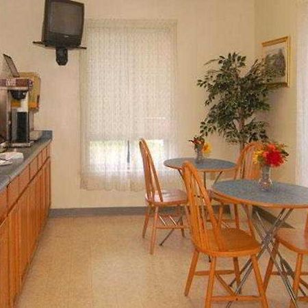 Rodeway Inn Woodbridge Restaurant photo