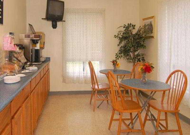 Rodeway Inn Woodbridge Restaurant photo