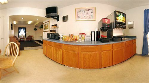 Rodeway Inn Woodbridge Exterior photo